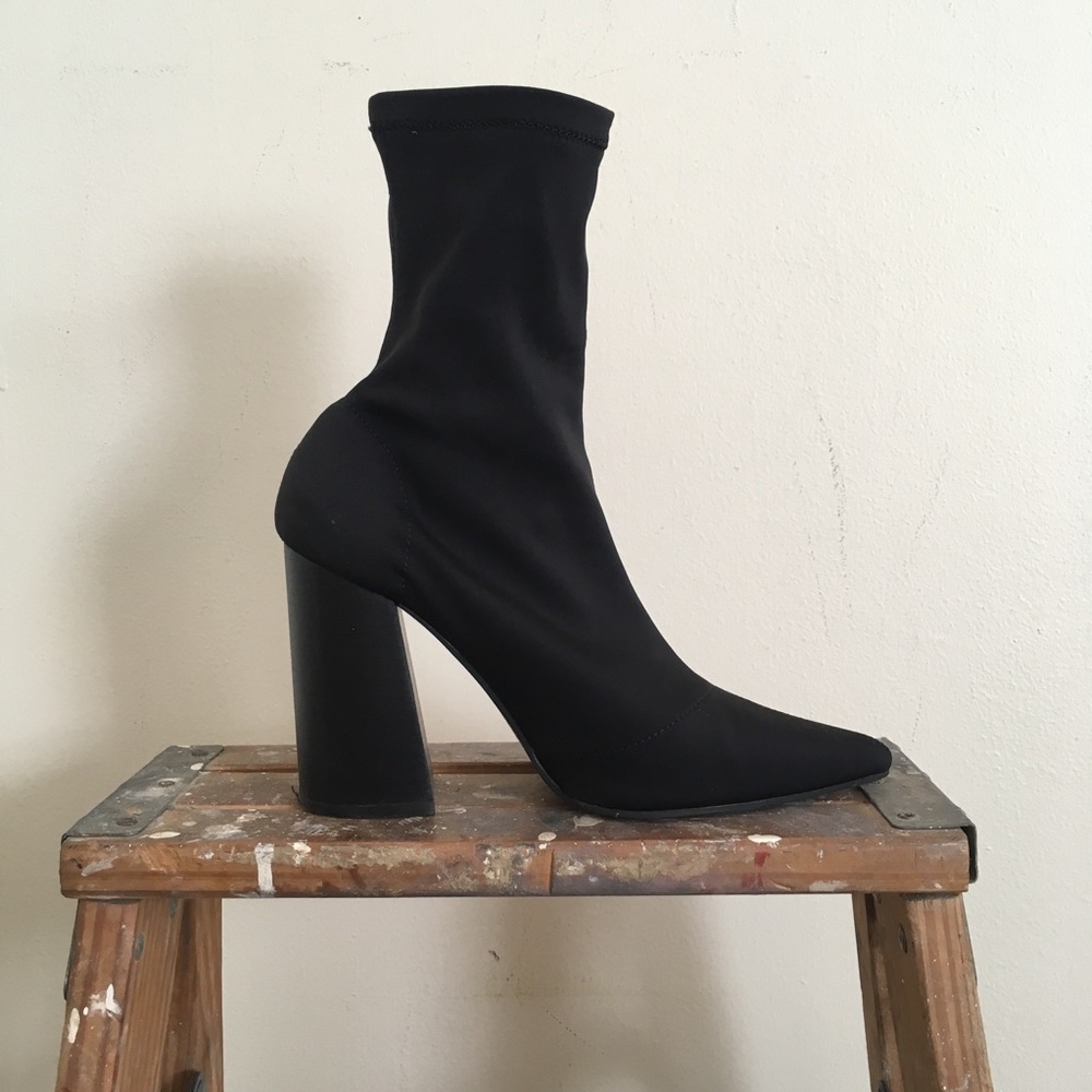 Steve Madden Lombard Bootie in Black, Size 8